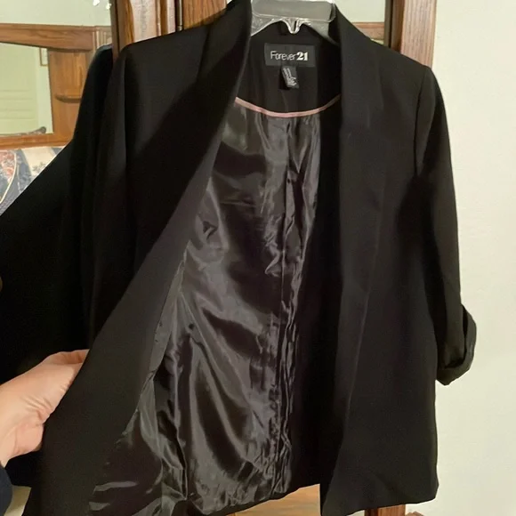 Forever 21 Black Blazer - Picture 4 of 8